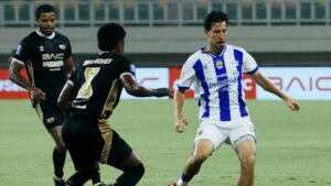 Umuh Muchtar Semprot Wasit